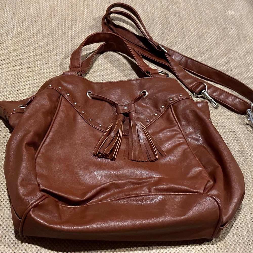 Women’s Bags & Purses / Brown Purse w/ Interior Pocket, Snap Closure, & Straps